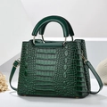 Borsa a mano verde scuro con trama a coccodrillo, manici ad anello e tracolla rimovibile - Verde