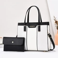 Elegante conjunto de bolsos en contraste blanco y negro con textura de cocodrilo - 26x22x11cm / Blanco Roto