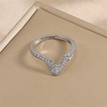 Anello a serpente regolabile in argento con zirconi incastonati e design a V elegante - Curva pavé a forma di V (RP6033A) / Oro Bianco