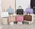 Bolsos shopper grandes en siete colores con textura de cuero y elegantes detalles metálicos - Negro