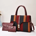 Set di tre borse in ecopelle rosso scuro con tessuto a righe e dettagli dorati - Lunghezza 30 Larghezza 11 Altezza 22 / Rosso ciliegia