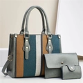 Ensemble détaillé de trois sacs avec un grand cabas bicolore et des pochette assorties - 30x13x23cm (Ensemble de 3 pièces) / Gris