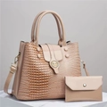 Set borsa tote e pochette champagne in finta pelle di coccodrillo con fibbia metallica M - Cachi