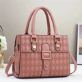 Rosafarbene gesteppte Handtasche mit Rautenmuster und verstellbarem Schultergurt - Rosa