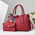 Détails d'un ensemble de sacs en cuir PU rouge avec foulard et petite pochette - Rouge