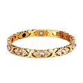 Vista macro del bracciale magnetico in oro con cristalli rosa e magneti terapeutici - zirconia rosa