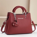 Burgunderrote Handtasche mit Litschi-Maserung, gewebtem Griff und kleiner Ziertasche - Weinrot
