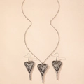 Détail d'un ensemble de bijoux coeur vintage avec finition texturée martelée à la main - Argent Vieilli