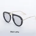 Modieuze zwarte zonnebril met grijze glazen en strassteentjes voor dames - Zwart Frame Lichtgrijze Lenzen (C2)