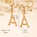 Bambus-Stil Buchstabe A Ohrhänger in Gold mit Maßen für Größe und Gewicht im Detail - Buchstabe A Stil