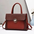 Elegante borsa tote marrone rossiccio con patta goffrata e chiusura in metallo - Rosso Vino