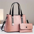 Detail der rosa Handtasche mit Krokodilprägung und passender langer Klappenbrieftasche - 2-teiliges Set (Tote + Innentasche) / Rosa