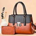 Conjunto de dos bolsos retro en cuero contrastado café y caramelo con detalles dorados - Amarillo