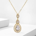 Elegante goldene Halskette mit dreistufigen AAA-Zirkon-Wassertropfen-Anhängern für Abende - Gold
