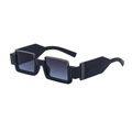 Lunettes de soleil carrées noir mat avec verres dégradés gris-bleu et rivets argentés - C3 Noir Sable Gris Canon Bleu