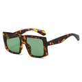 Retro square oversized sunglasses featuring tortoiseshell frame and green lenses - Regular / Leopard Frame Green Lens