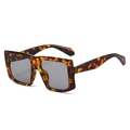 Chic oversized square sunglasses in classic tortoiseshell frame with dark grey lenses - Regular / Standard (incl. 13% Invoice) Leopard Frame, Grey Lens