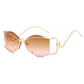 Gafas de sol irregulares de metal dorado con lentes degradados y patillas caladas M - Montura Dorada Lente Degradado Té Rosa