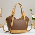Borsa tote in pelle bicolore marrone e gialla con tracolla regolabile e finiture in oro - caffè