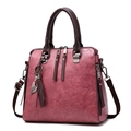 Borsa a mano donna rosso rosa scuro in ecopelle con tracolla e ciondolo a gatto - Rosa Antico