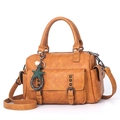 Sac à main vintage marron caramel en cuir souple avec rivets et pendentif étoile - Jaune Gingembre