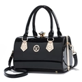 Schwarze Lackleder-Zylindertasche mit goldfarbenen Blumendetails und Schultergurt - Schwarz