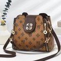 Borsa a tracolla retrò monogram con finiture in pelle caramello e chiusura a quadrifoglio - Stile Monogramma Caramello (Style 3)