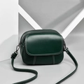 Sac bandoulière en cuir grainé vert foncé à trois couches avec coutures contrastées - Vert