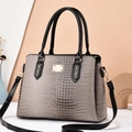 Sac cabas beige à motif lézard avec anses noires et détails dorés élégants - Gris
