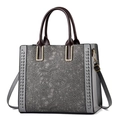 Grande borsa a tracolla in pelle morbida grigia con pizzo e manici marrone scuro - Grigio
