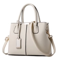 Elegante borsa beige a tracolla in pelle martellata con dettagli in metallo dorato - Bianco Sporco
