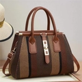 Borsa a tracolla intrecciata marrone con manici in pelle e fibbia in metallo chic - caffè