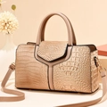 Beige crossbodytas met struisvogelpatroon, dubbele handvatten en gouden details - Khaki