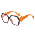 Occhiali oversize quadrati arancioni con finiture blu e dettagli traforati sulle stanghette - Montatura Blu Arancio Lenti Trasparenti