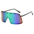 Gafas de sol tipo escudo extragrandes con remaches y lentes con degradado de arcoíris - Montura Negra Lente Verde