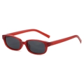 Gafas de sol rectangulares rojas con lentes polarizadas gris oscuro, estilo retro moderno - Régulier / Montura Roja Lente Gris