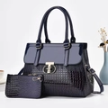 Set van marineblauwe handtas en clutch met hagedissenreliëf en gouden T-sluiting - Blauw Goud