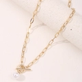 Elegante collana a catena a graffetta dorata con perla bianca e chiusura a T - Oro