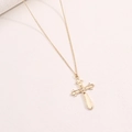 Minimalistische Vintage-Goldkette mit Kreuzanhänger und floraler Gravur auf Steingrund - Gold