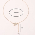 Elegante collar con colgante de ángel dorado con cristales brillantes y perla blanca - Estilo Ángel Pixie (Dorado)