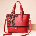 Grande borsa tote rossa in pelle PU con sciarpa di seta e tracolla regolabile - Rosso