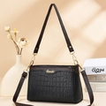 Elegante borsa a tracolla nera con motivo a coccodrillo e dettagli metallici dorati - Motivo Coccodrillo Nero
