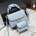 Ensemble sac à main matelassé bleu clair avec poignée à froufrous et boucle perle - Bleu ciel