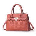 Sac bandoulière vieux rose gaufré avec texture tissée et détails métalliques - Rouge Brique