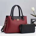 Set borsa tote rossa e portafoglio nero con fibbia nodo dorato e trama martellata - Rosso