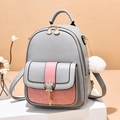 Mini-Rucksack in Grau und Rosa mit Steppmuster-Vordertasche und weißem Bommel - Grau