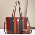 Vista dettagliata della borsa tote in tessuto color-block con borsellino e tracolla in pelle - Rosso