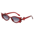Gafas de sol rojas creativas con forma de murciélago y lentes grises degradadas para fiesta - Montura Roja Lentes Grises Degradadas
