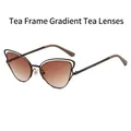 Cat-Eye Sonnenbrille mit braunem Metallrahmen und Gläsern in Tee-Verlaufstönung - Teefarbener Rahmen Tee Farbverlauf Gläser