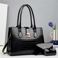 Conjunto de 3 bolsos de charol negro con relieve de cocodrilo y cierre dorado - Negro